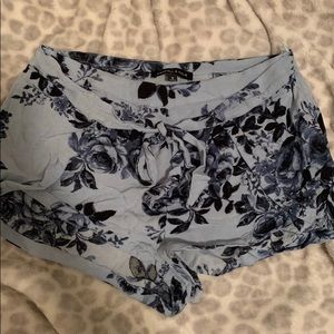 Kendall & Kylie flowy shorts with tie